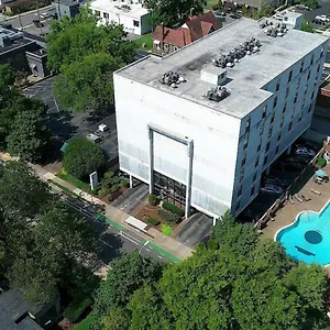 Elvis But Modernized 3 Beds Pool Parking , Nashville United States
